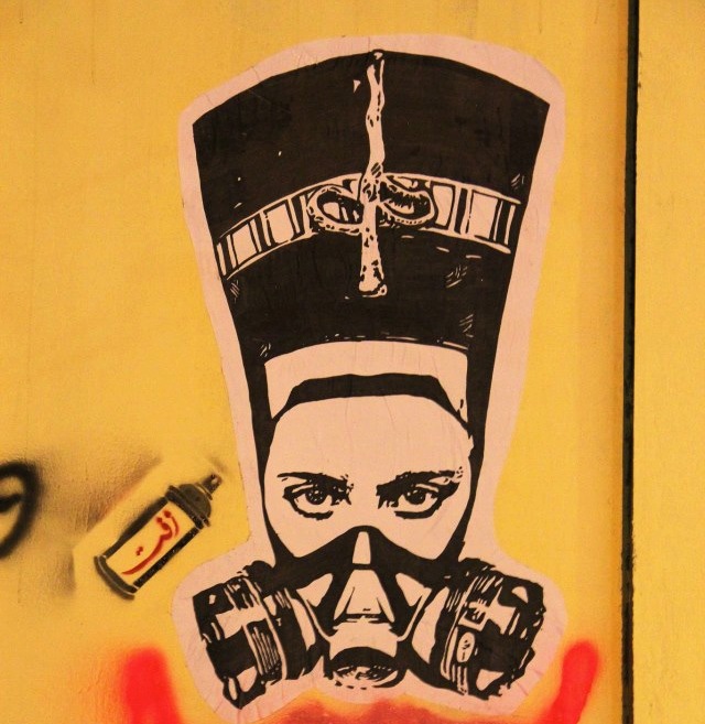 nofretete gasmaske graffiti street-art