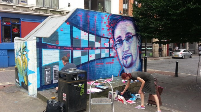 Edward Snowden Graffiti Wandbild