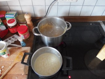 spaghetti roquefort making of 2