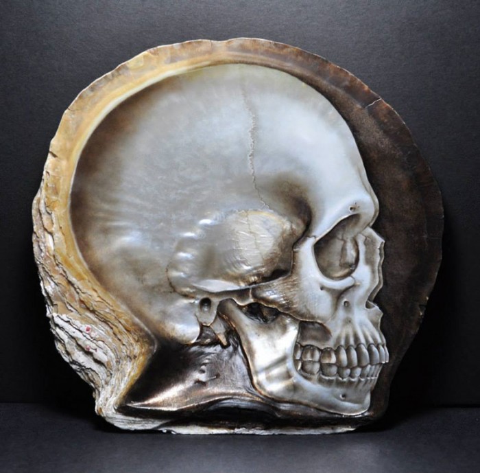 hand-carved-skulls-into-mother-of-pearl-shells-by-gregory-raymond-halili-21